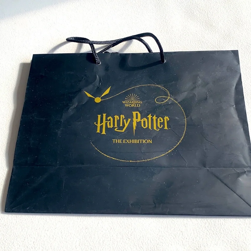 🚢 WIZARDING WORLD Harry Potter THE EXHIBITION © & ™ WBEI (s22)